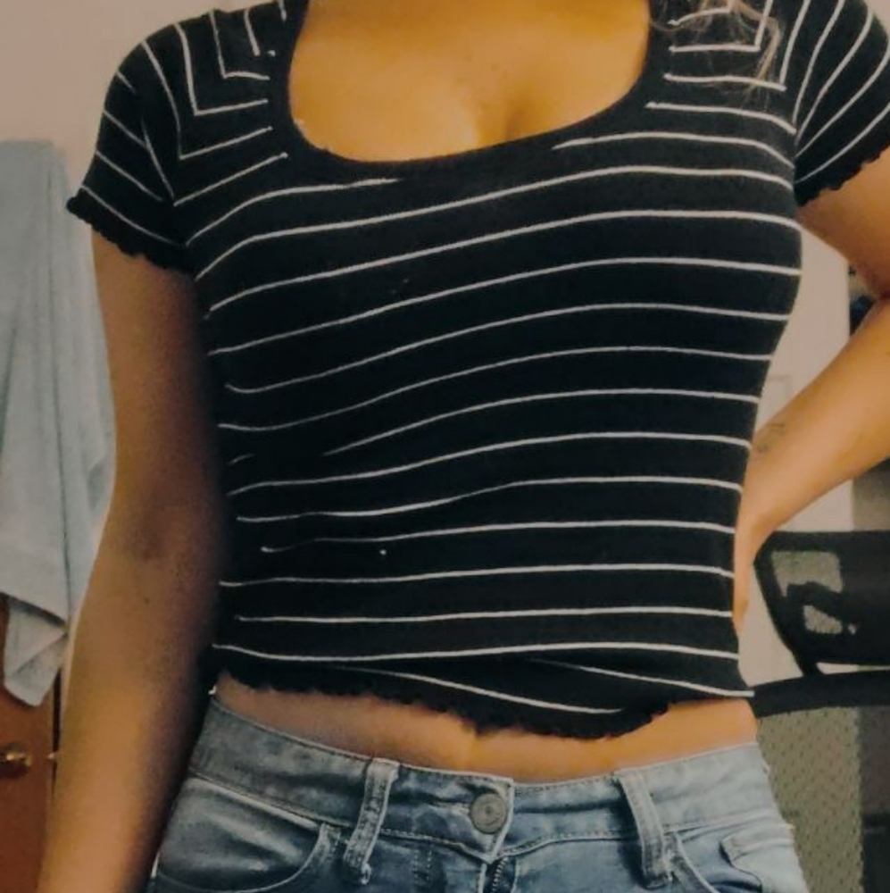 Black and white stripe crop top